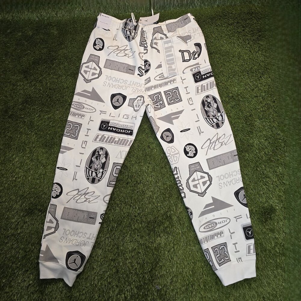 Jordan Essentials Printed Fleece Pants White/Black HM7257-133 MENS Size XL NWT